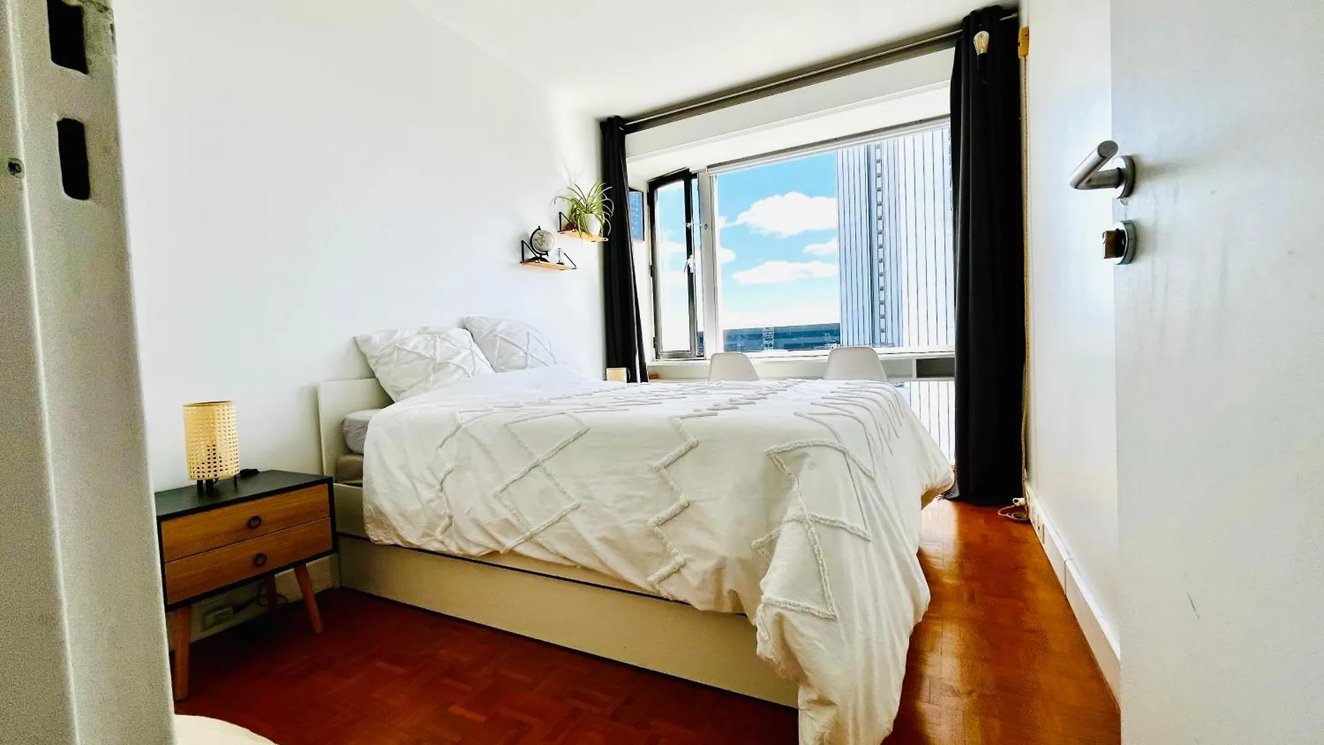 2 Private Bedrooms, Montparnasse Station منزل للإقامة باريس
